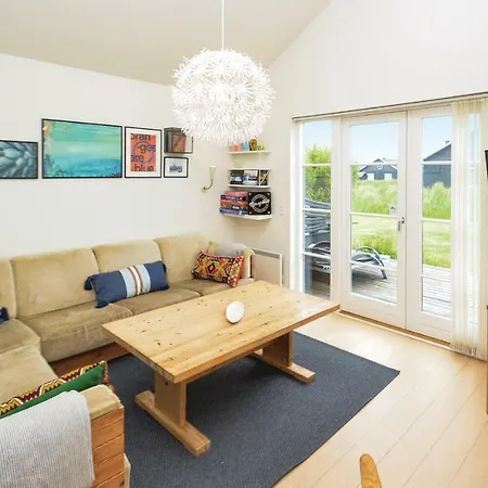 Three-bedroom In Nysted